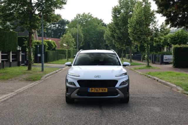 Hyundai Kona (2022) thumbnail 3