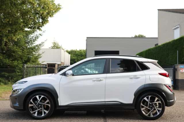 Hyundai Kona (2022) thumbnail 4