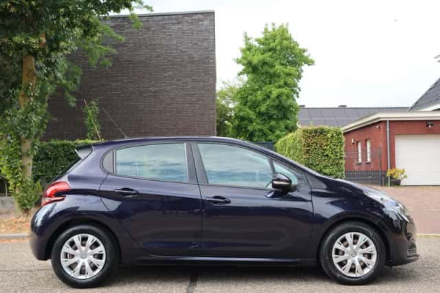 Peugeot 208 (2015) thumbnail 2