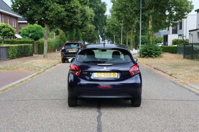 Peugeot 208 (2015) thumbnail 5