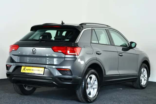 Volkswagen T-Roc (2017) thumbnail 2