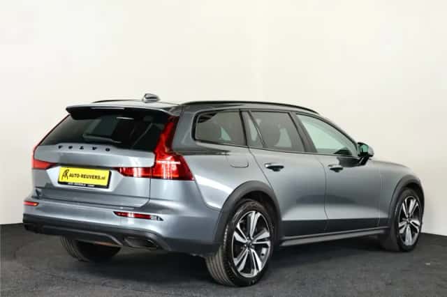 Volvo V60 (2020) thumbnail 2