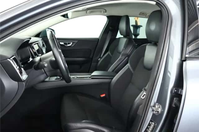 Volvo V60 (2020) thumbnail 3