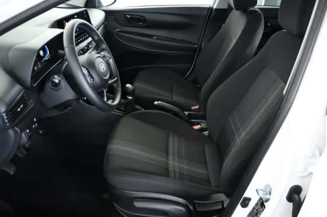 Hyundai i20 (2024) thumbnail 3