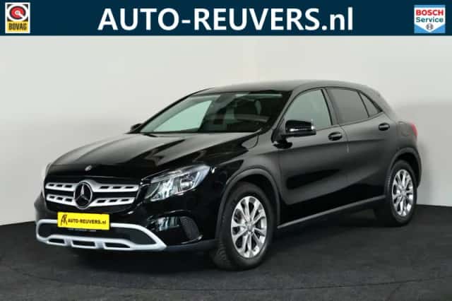 Mercedes-Benz GLA (2015) thumbnail 1