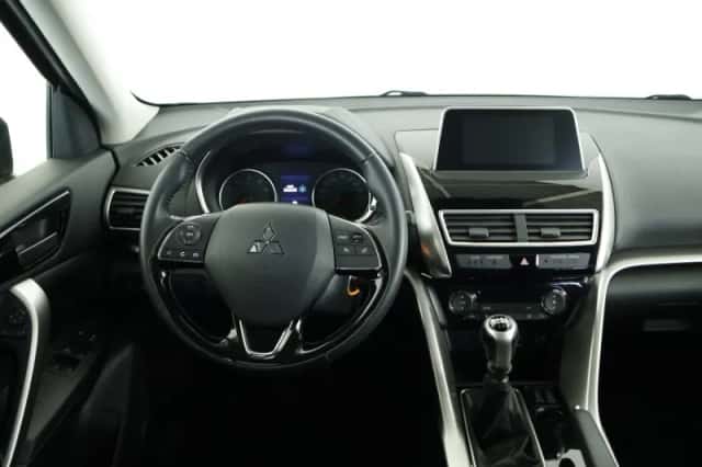 Mitsubishi Eclipse Cross (2017) thumbnail 3