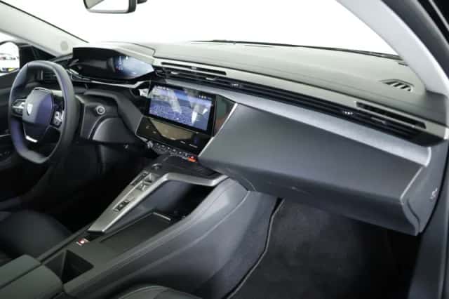 Peugeot 308 (2018) thumbnail 3