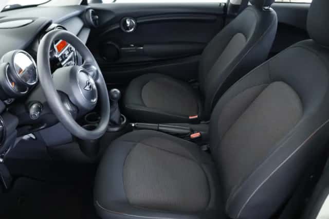MINI Cooper (2014) thumbnail 6