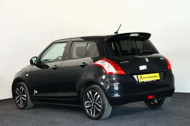 Suzuki Swift (2016) thumbnail 6