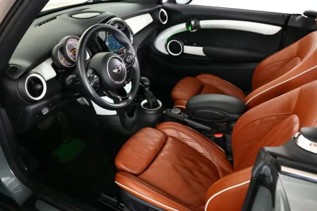 MINI Cabrio (2016) thumbnail 6