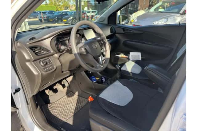 Opel Karl (2017) thumbnail 3