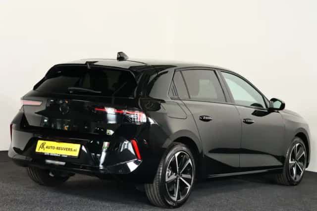 Opel Astra (2023) thumbnail 2