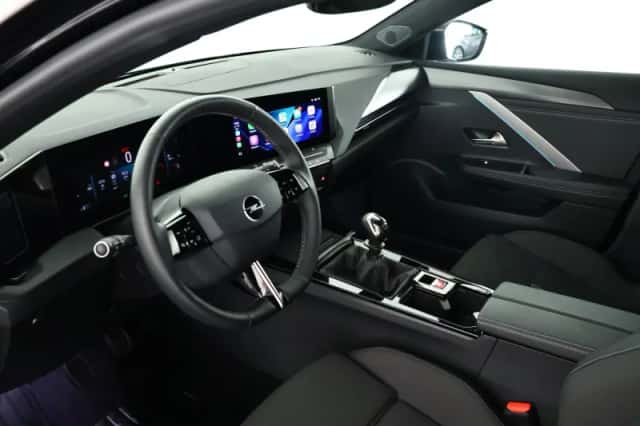 Opel Astra (2023) thumbnail 3