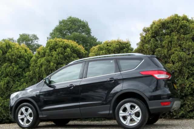 Ford Kuga (2015) thumbnail 4