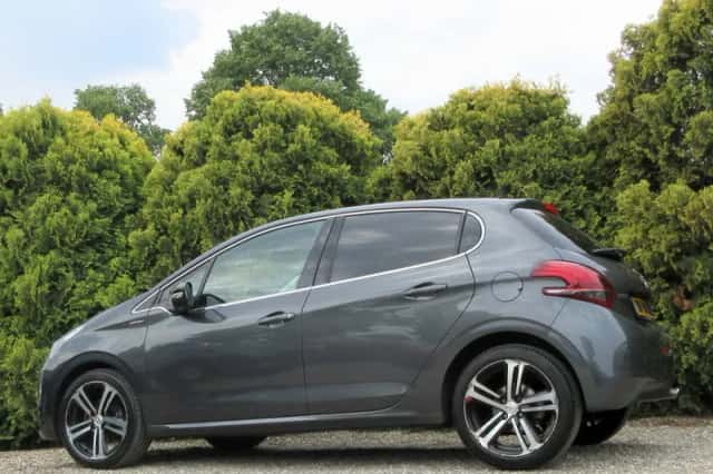 Peugeot 208 (2016) thumbnail 5