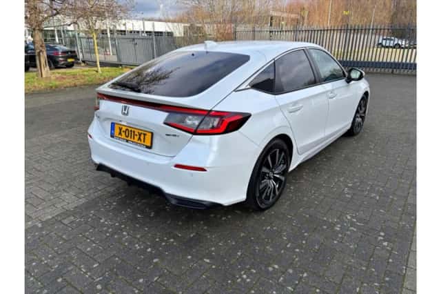 Honda Civic (2024) thumbnail 3