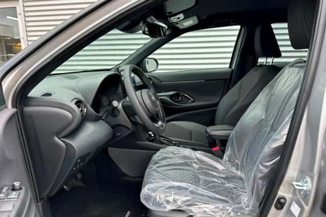 Toyota Yaris Cross (2024) thumbnail 5
