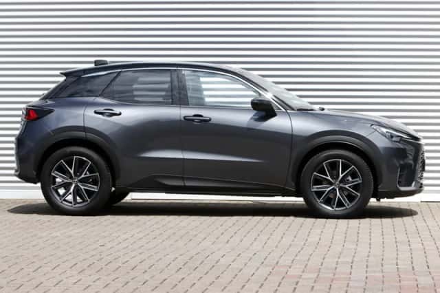 Lexus LBX (2025) thumbnail 3