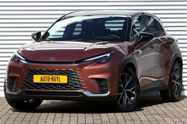 Lexus LBX (2025) thumbnail 1