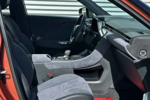 Lexus LBX (2025) thumbnail 4