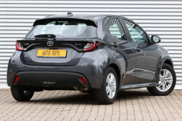 Toyota Yaris (2025) thumbnail 2