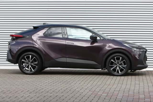 Toyota C-HR (2024) thumbnail 3