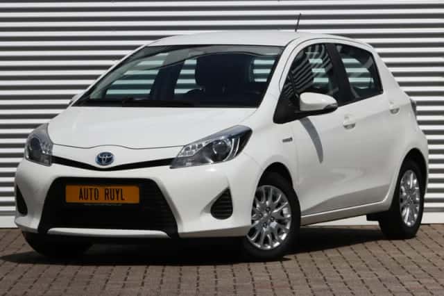 Toyota Yaris (2012) thumbnail 1