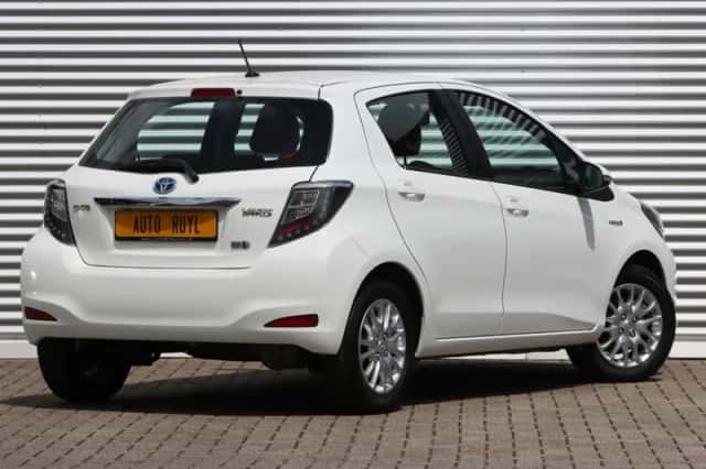 Toyota Yaris (2012) thumbnail 2