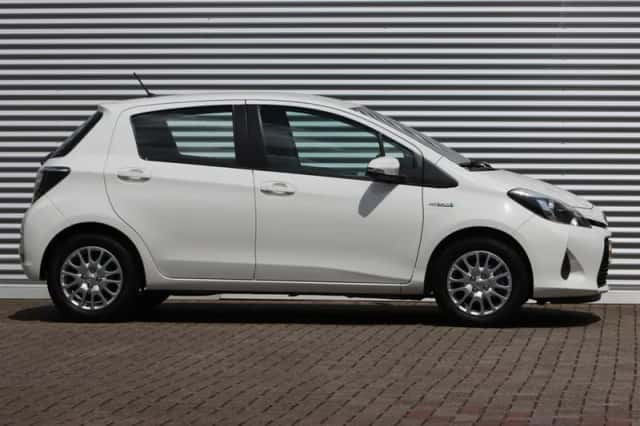Toyota Yaris (2012) thumbnail 3