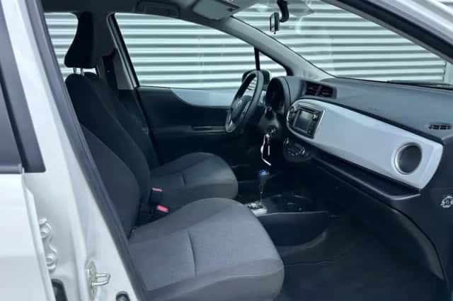 Toyota Yaris (2012) thumbnail 4