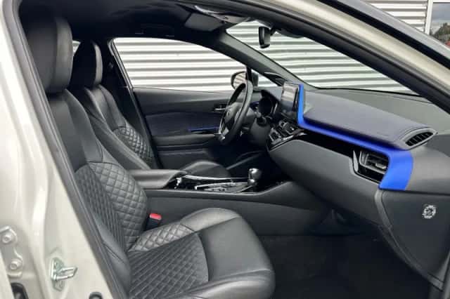 Toyota C-HR (2018) thumbnail 3
