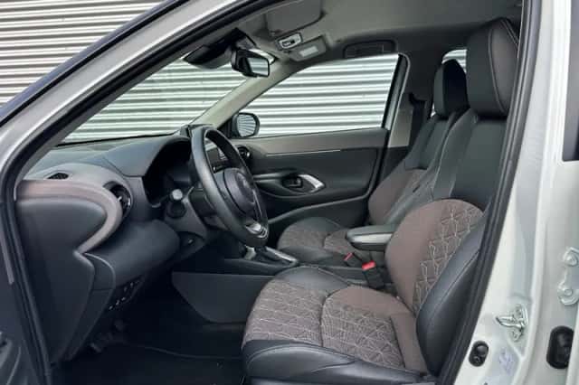 Toyota Yaris Cross (2024) thumbnail 5