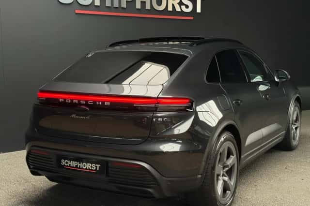 Porsche Macan (2025) thumbnail 4