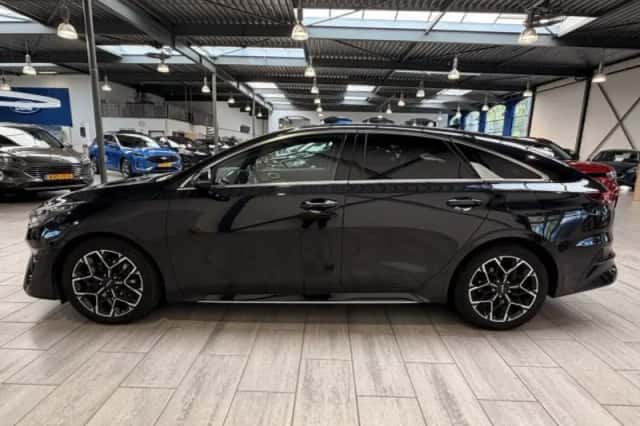 Kia ProCeed (2023) thumbnail 2