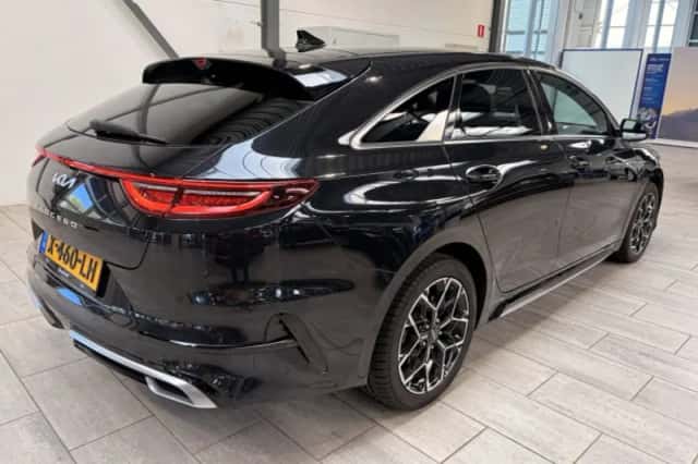 Kia ProCeed (2023) thumbnail 6