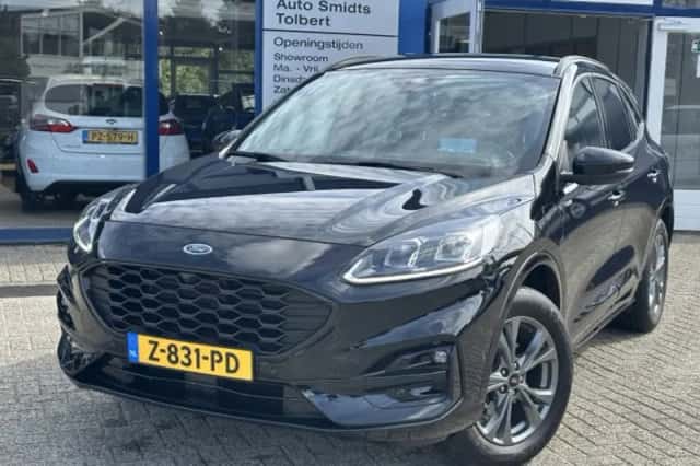 Ford Kuga (2023) thumbnail 2
