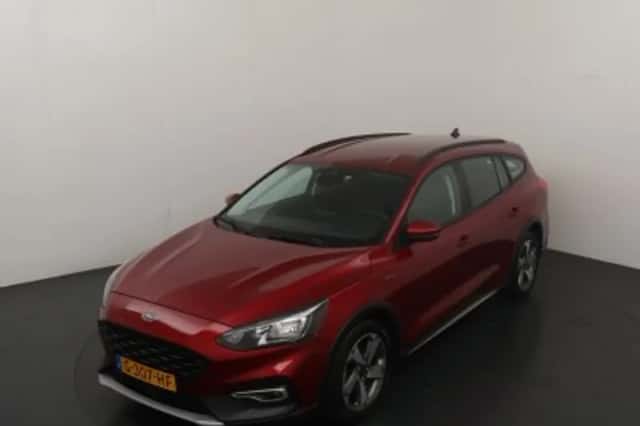 Ford Focus (2018) thumbnail 3
