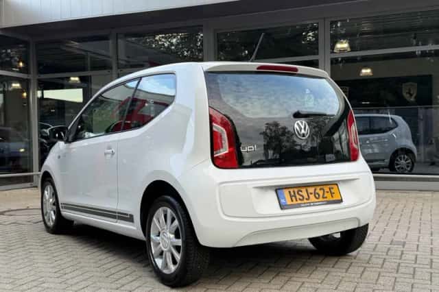 Volkswagen Up! (2015) thumbnail 3
