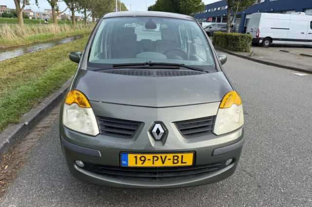 Renault Modus (2004) thumbnail 3