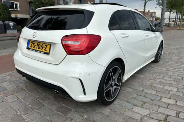Mercedes-Benz A-Klasse (2015) thumbnail 2