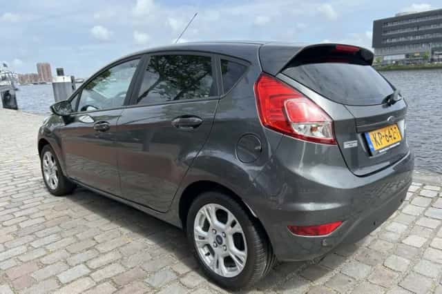 Ford Fiesta (2016) thumbnail 5