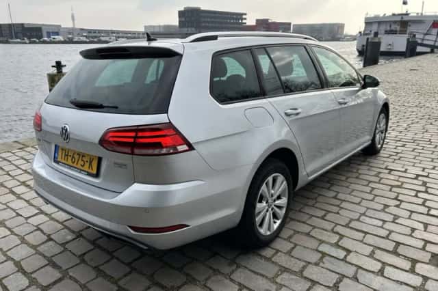 Volkswagen Golf (2018) thumbnail 2