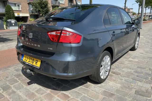 SEAT Toledo (2016) thumbnail 2