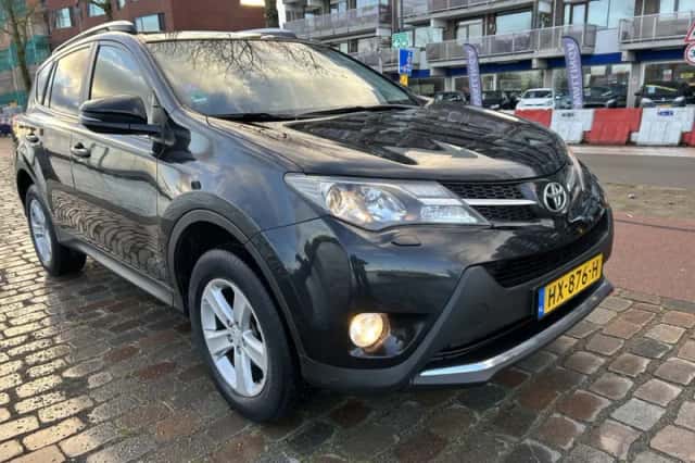 Toyota RAV4 (2013) thumbnail 4