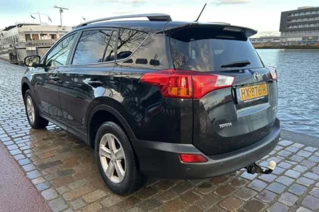 Toyota RAV4 (2013) thumbnail 5