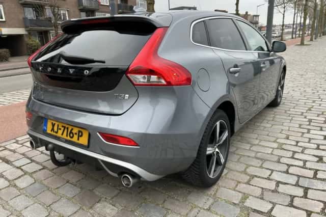 Volvo V40 (2019) thumbnail 2