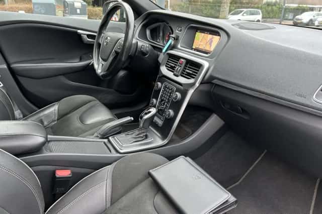 Volvo V40 (2019) thumbnail 3