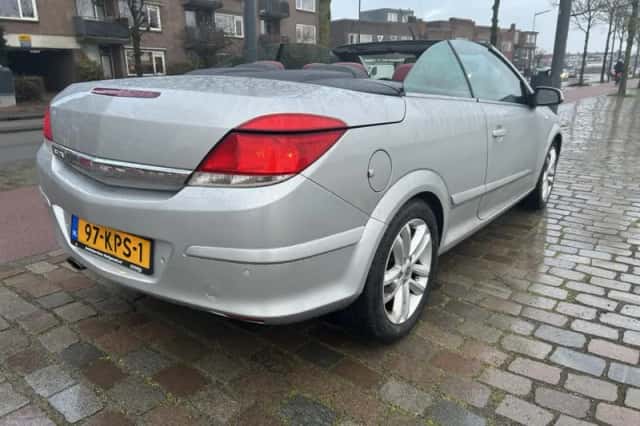 Opel Astra (2010) thumbnail 4