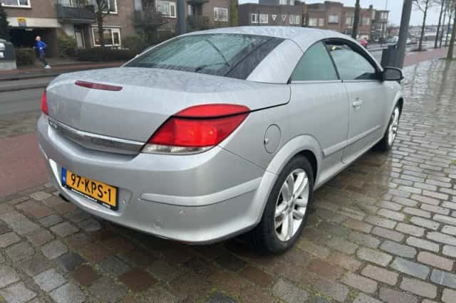 Opel Astra (2010) thumbnail 5