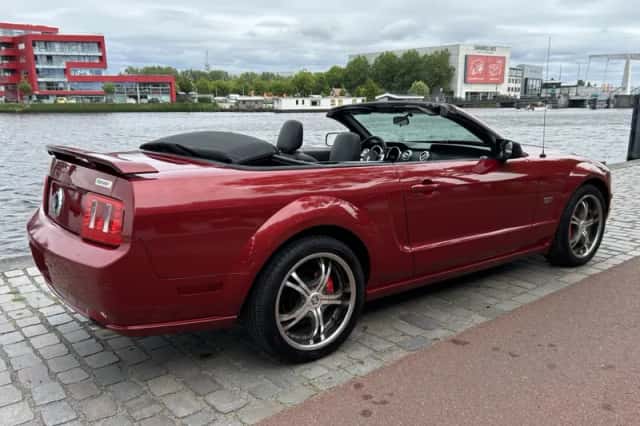 Ford Mustang (2008) thumbnail 2